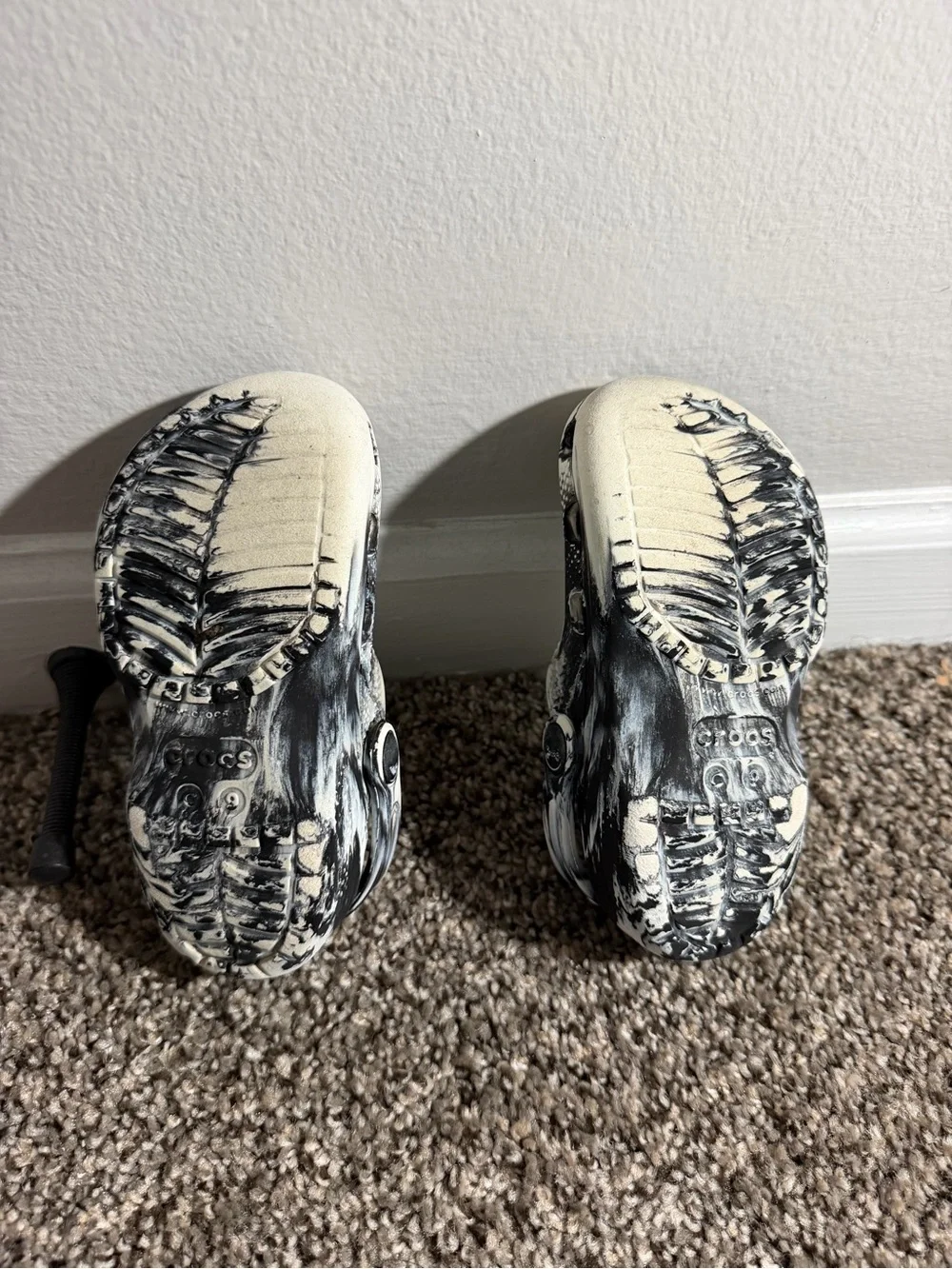 CROCS Kids Marble-Print Clogs in Black & White